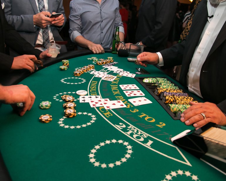 Distribuzione delle carte nel blackjack