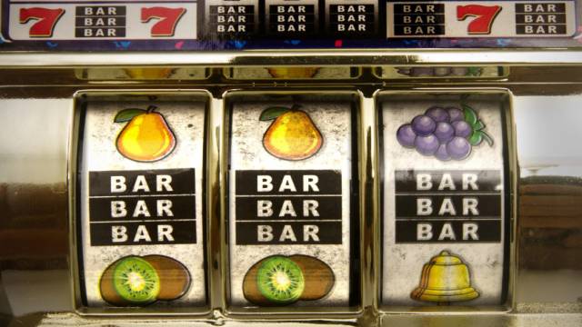 Perché le slot machine hanno un simbolo BAR sui rulli?