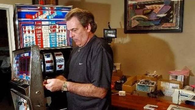 Tommy Carmichael, un leggendario demolitore di slot machine