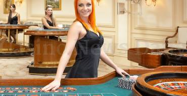 External Hand: Croupier alla roulette del casinò