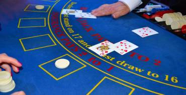 Surrender: Arrendersi nel blackjack